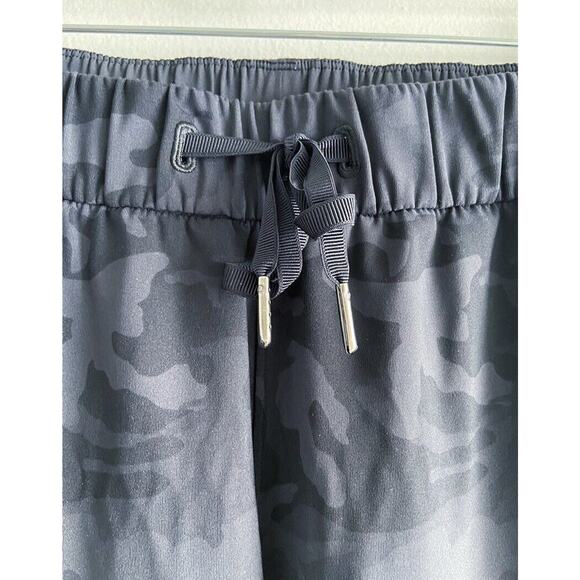 Lululemon On The Fly 7/8 Pant 27" Incognito Camo Multi Grey Coal Size 2 Pants - Picture 5 of 5